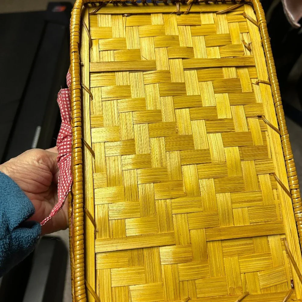 Vintage Wicker Lined Bread Basket with Ribbon - Picture 3 of 4